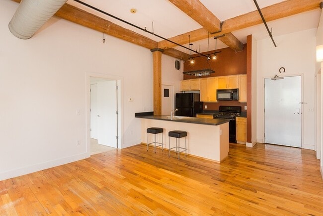 Building Photo - 589 Essex St
