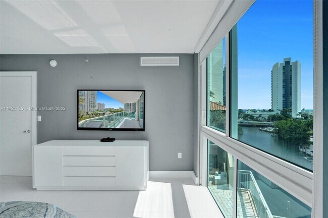 Building Photo - 250 Sunny Isles Blvd