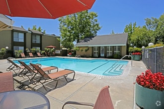 Building Photo - The Pointe On Bell