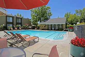 Building Photo - The Pointe On Bell