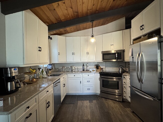 Foto del edificio - 23256 Lone Pine Dr