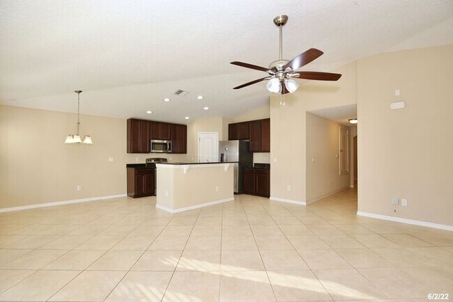 Building Photo - **HUGE RENT SPECIAL $1,200.00 in Rent Cred...
