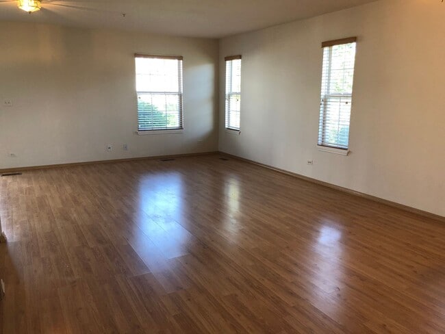 Building Photo - 3 Bedroom Home located in Mundelein!!!