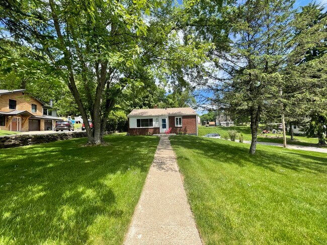 Building Photo - 9312 Highland Rd