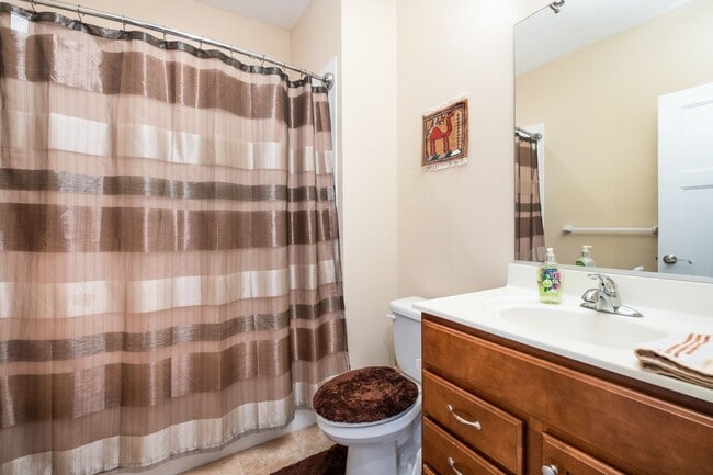 Building Photo - 3BR Open Floor Plan with Garage in Captain...