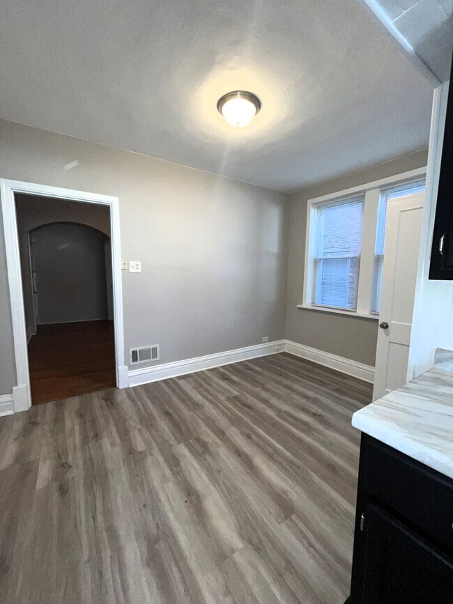 Foto del edificio - 5243 Bancroft Ave