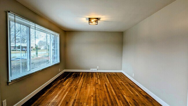Building Photo - 730 Blackwood Ave