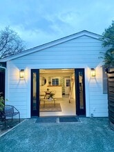 Building Photo - 456 King St