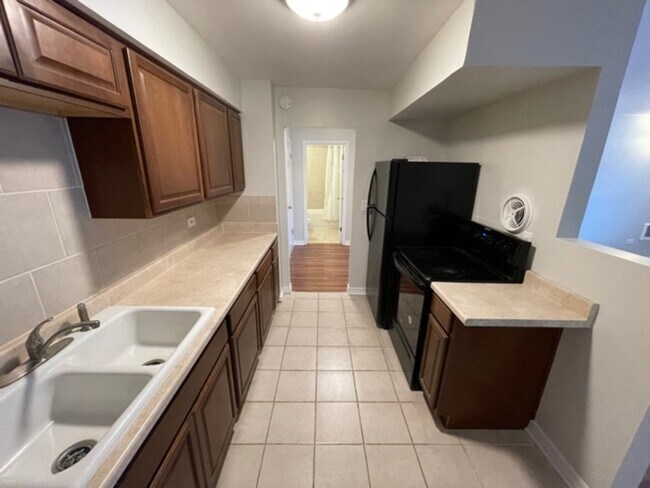 Foto del edificio - 517 S Milwaukee Ave