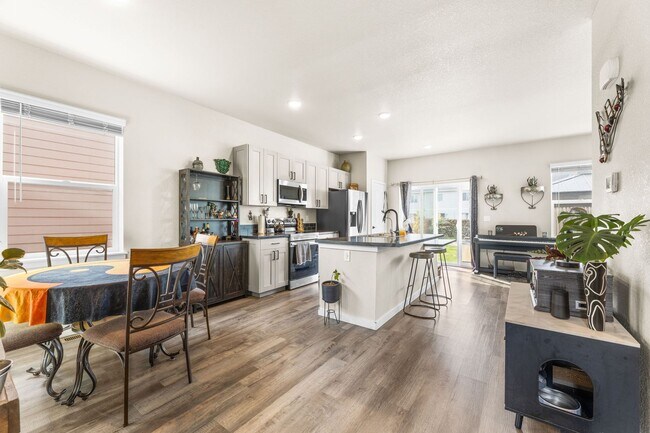Foto del edificio - Modern 3 Bed/2.5 Bath home