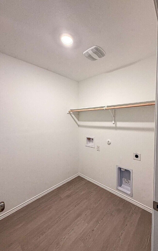 Building Photo - One Story 4 Bedroom/2Bath - For Rent - San Marcos, TX - Minutes From Shopping, Entertainment, and...