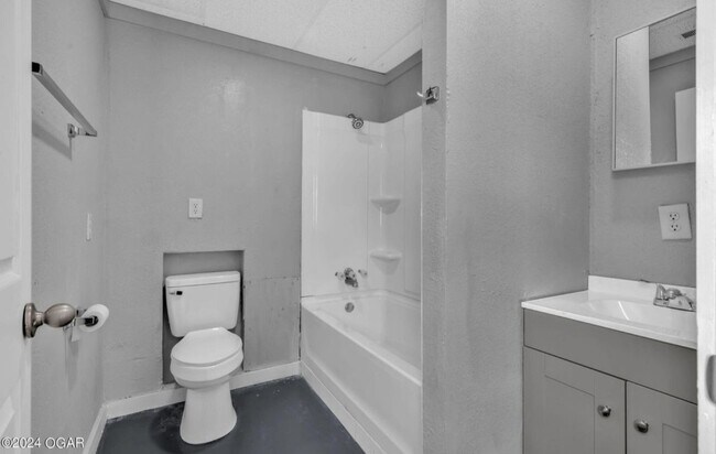 Building Photo - 1259 N Business 49