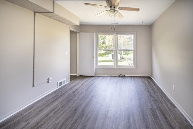 Foto del edificio - 1220 Hillcrest Dr