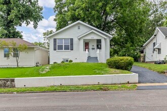 Building Photo - 9408 Echo Ln Building Photo - 9408 Echo Ln