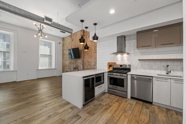Building Photo - 813 Broadway-204