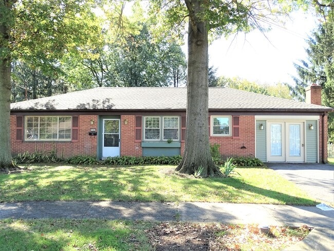 Building Photo - 510 Robin Rd