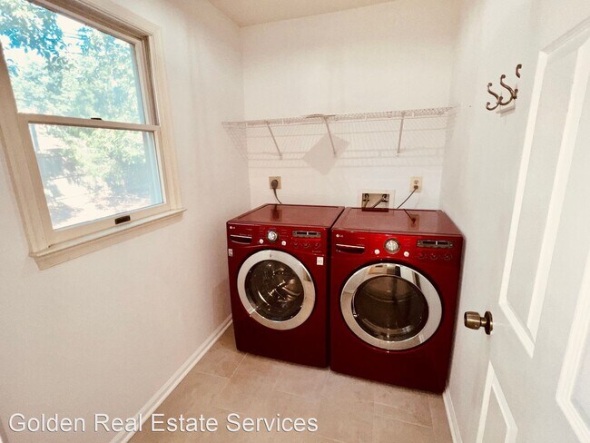 Building Photo - 4 br, 3.5 bath House - 910 Broad Oaks Dr