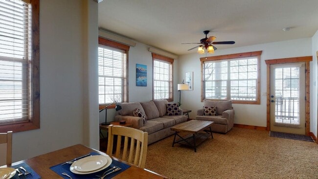 Building Photo - New furnished 3 bedroom 2 bathroom Condo, ...