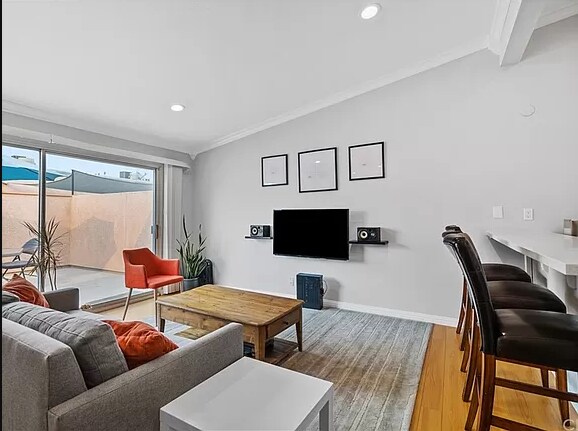 Foto principal - 7924 Woodman Ave