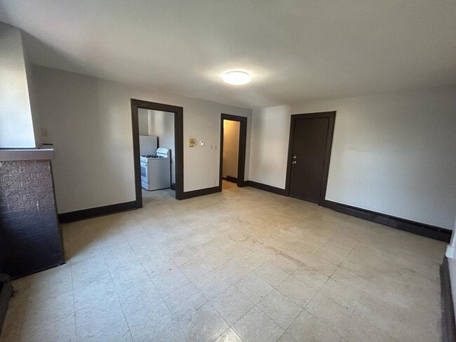 Building Photo - 116 Maywood Dr