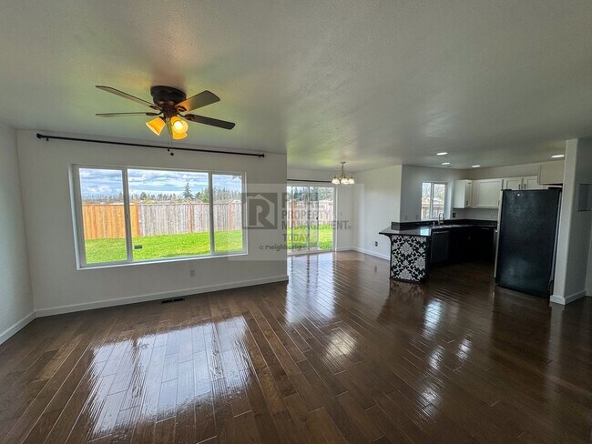 Building Photo - 3 Bedroom House in Yelm!