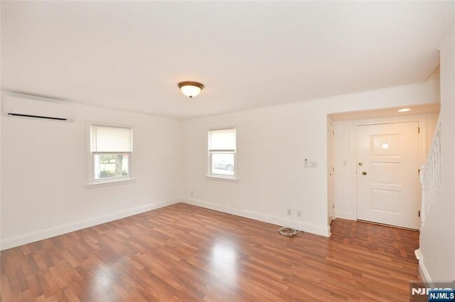 Building Photo - 3-11 Lyons Avenue Unit 1X