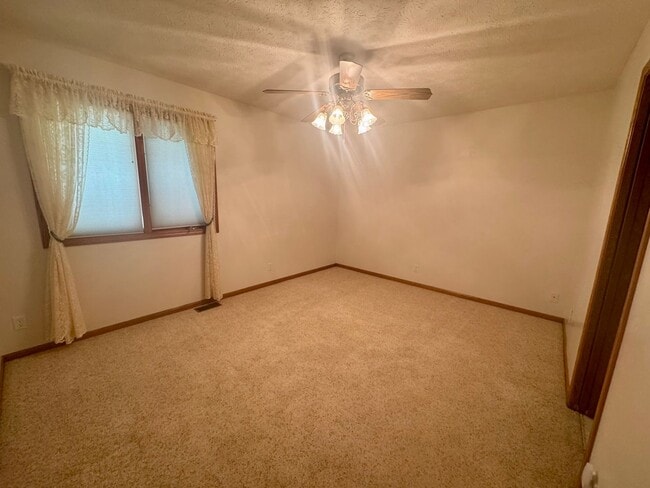 Building Photo - 55+ Community - 2 bed, 2 bath Townhouse in...