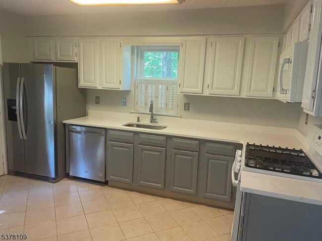 Building Photo - 17 Cameo Ct