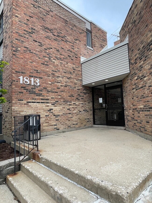 Building Photo - 1813 Hemlock Pl