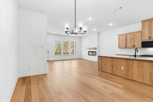 Photo - 1822 E Fiji St House