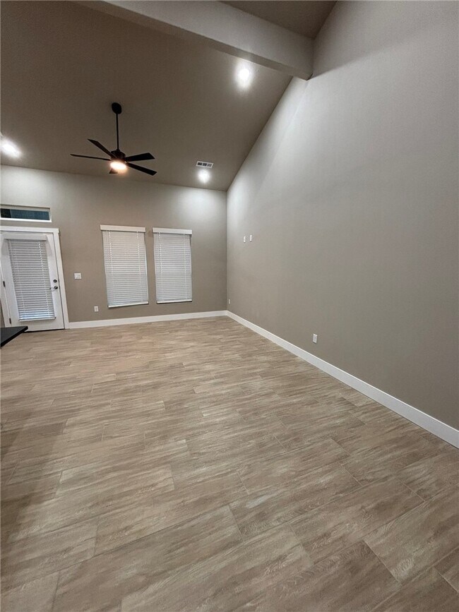 Foto del edificio - 470 Azurite Rd