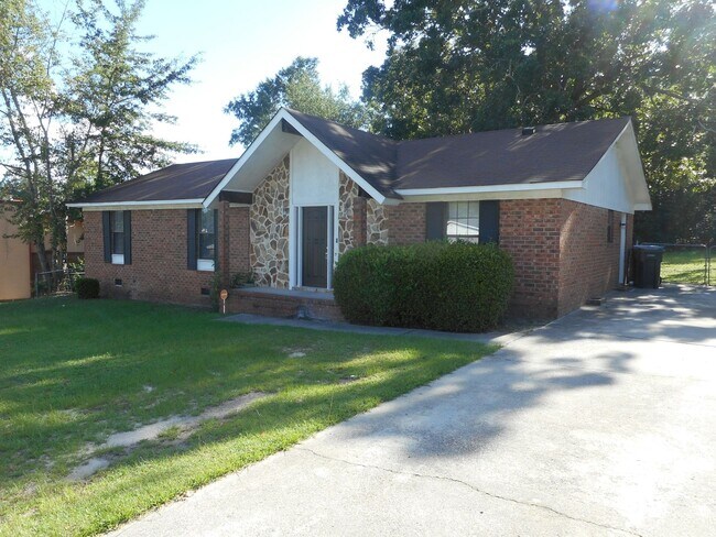 Foto del edificio - Charming 3 Bedroom 2 Bath  In Hephzibah