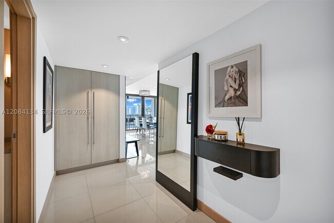 Foto del edificio - 801 N Venetian Dr