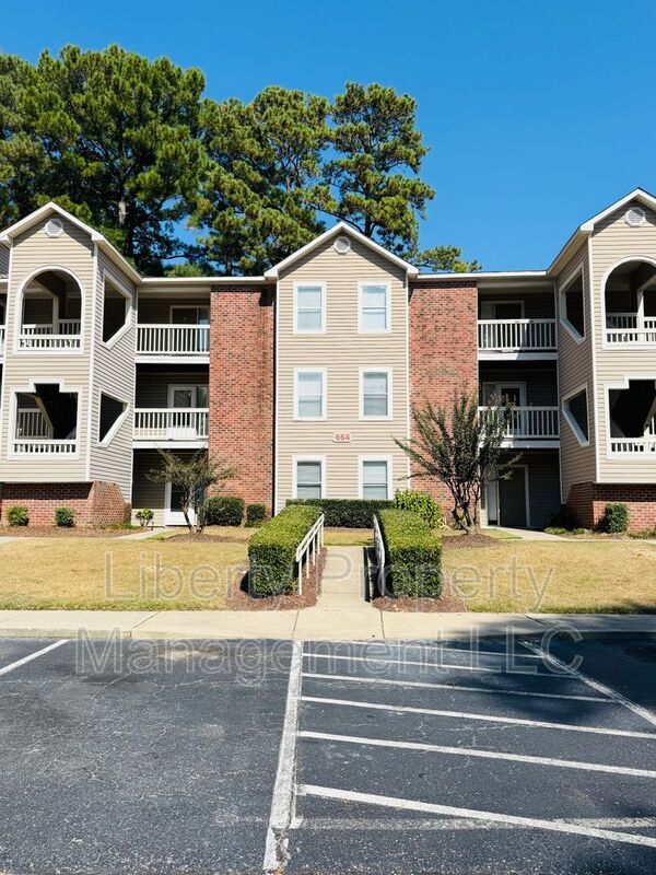 Foto del edificio - 664 Bartons Landing Pl