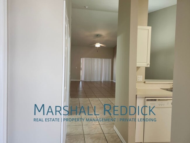 Foto del edificio - Super cute 2 bedroom 2 bath close to pine ...