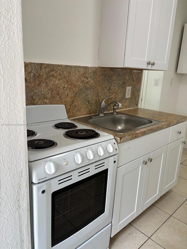 Foto principal - 6941 NW 4th Ave