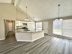 Building Photo - 1914 Feather Ridge Dr