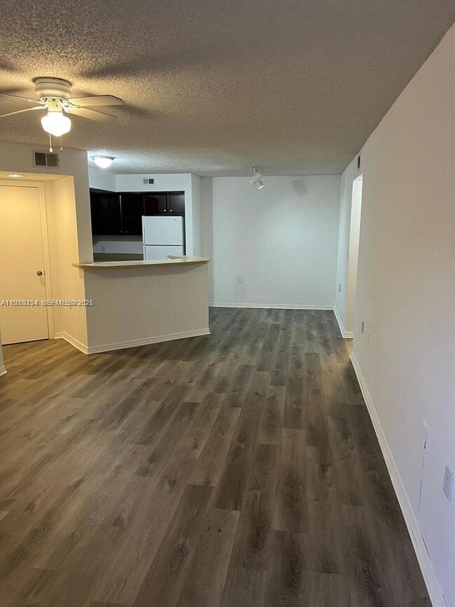 Foto del edificio - 1401 Village Blvd