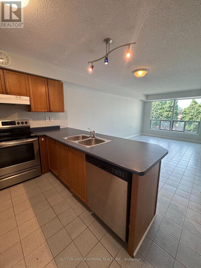 Building Photo - 890 Sheppard Ave W