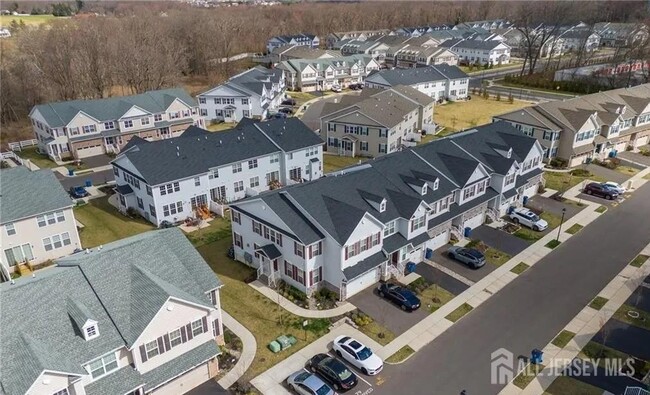 Building Photo - 25 Larkspur Ln