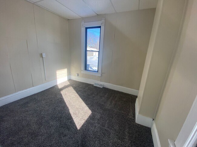 Building Photo - 3 br, 1 bath House - 15 N 14th Street