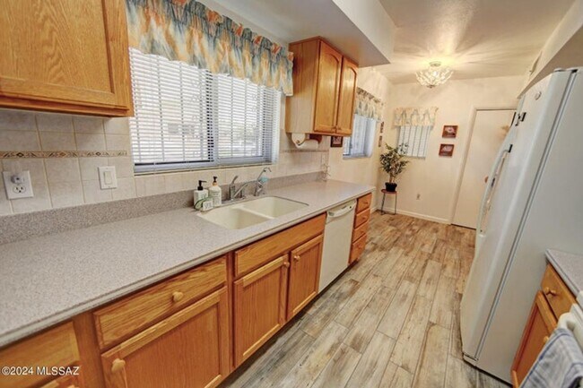 Foto del edificio - Lovely updated 2 bedroom, 2 bath home with...