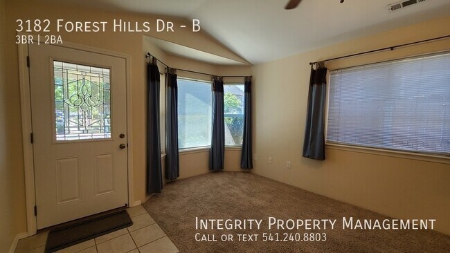 Foto del edificio - 3182 Forest Hills Dr