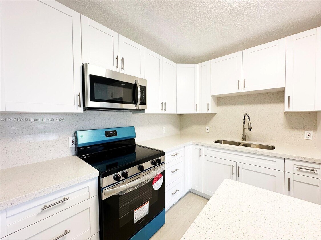 Foto principal - 5958 NW 29th Pl