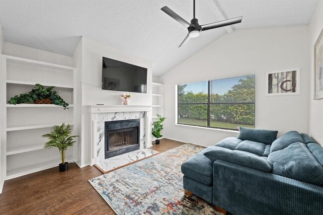 Building Photo - 2907 W Slaughter Ln