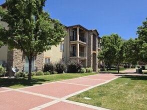 Building Photo - 638 N 400 W