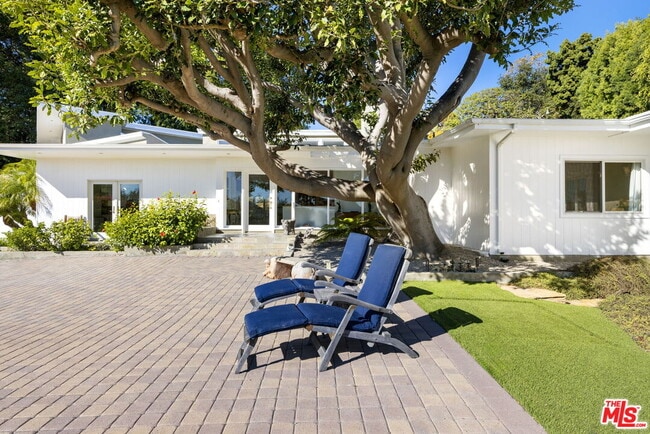 Foto del edificio - 11215 Sunset Blvd