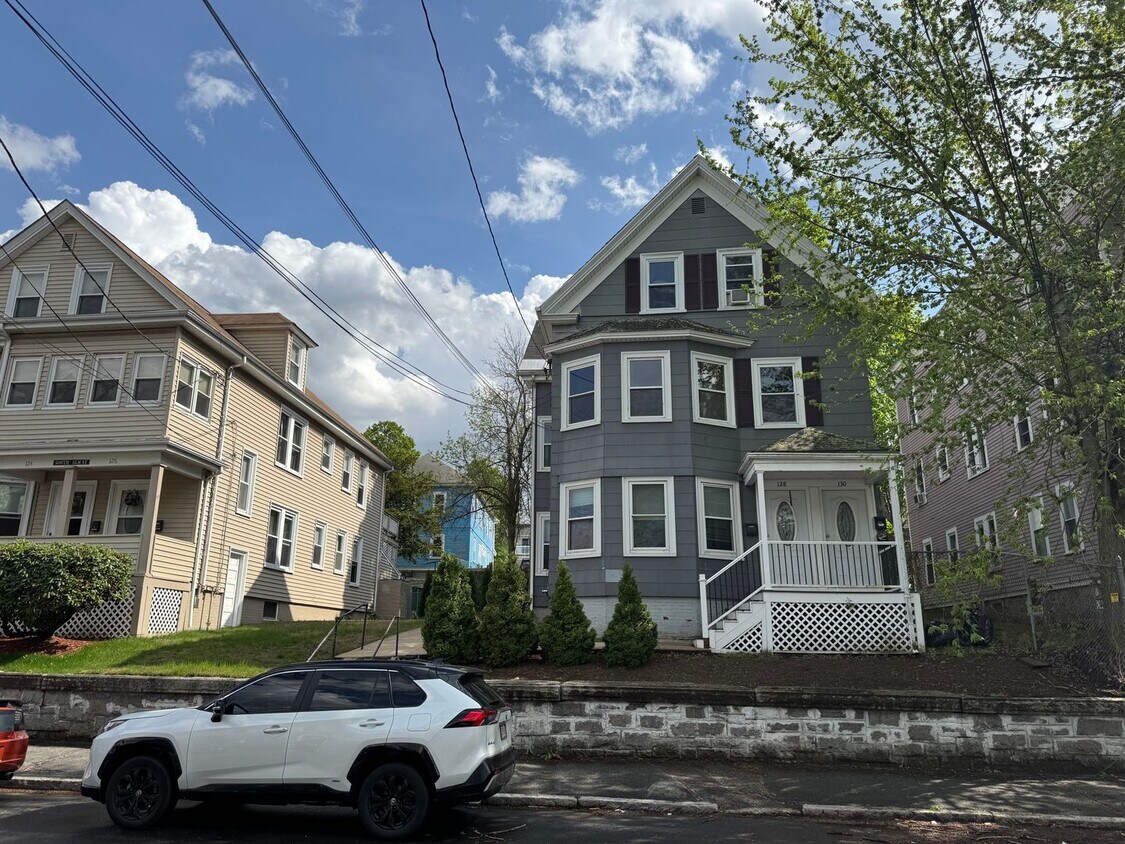 Foto principal - 128-130 South Elm Street