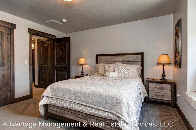 Foto del edificio - 4 br, 3.5 bath House - 1185 W Abigail