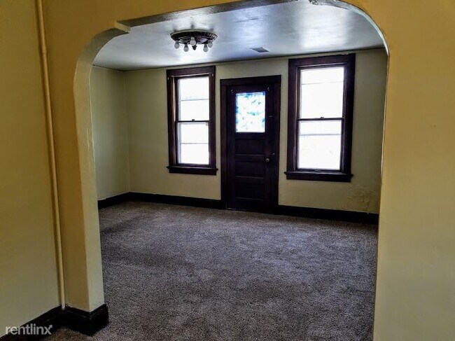 Building Photo - 6507 W Fairview Ave
